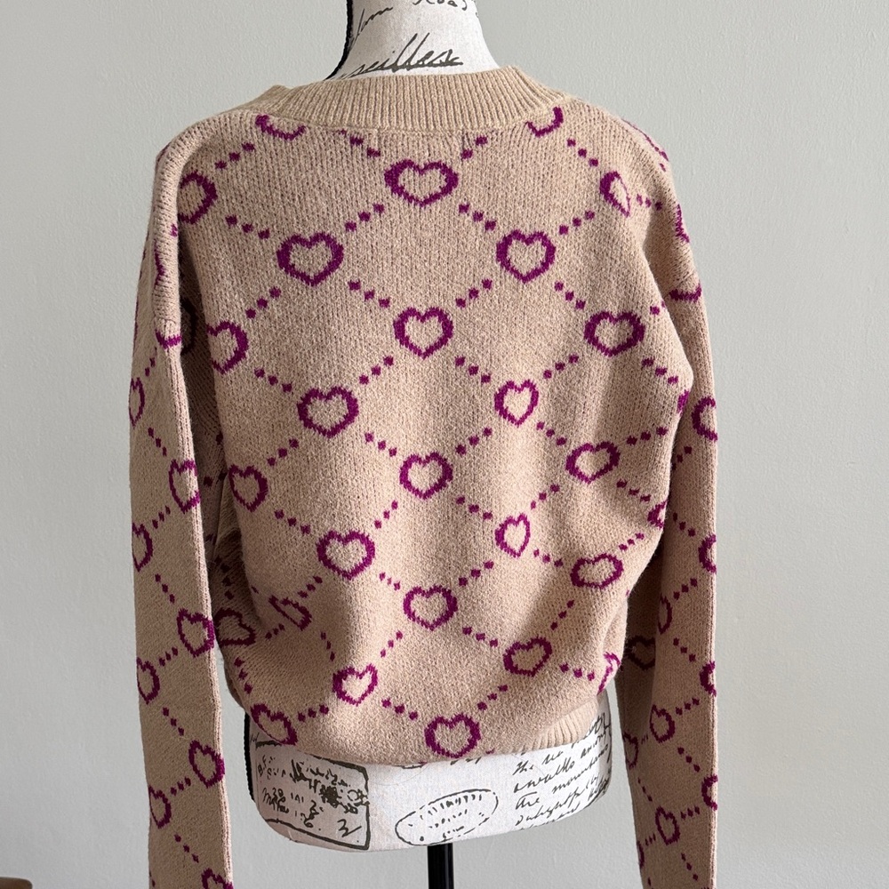 Chic Heart Patterned Cardigan - Picture 3 of 4